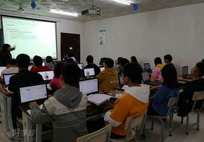 長沙IT高起點軟件開發全日制就業班 以教學軟件開發為導向的沉浸式人才培養