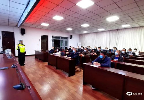 民勤公安交警組織全縣公務(wù)用車駕駛員開展 一盔一帶 春季交通安全知識(shí)培訓(xùn)