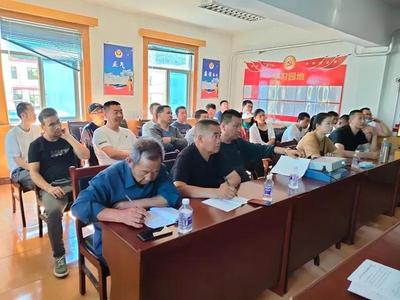 志丹交警組織開展全縣出租車、公交車駕駛?cè)说缆方煌ò踩嘤?xùn)會(huì)